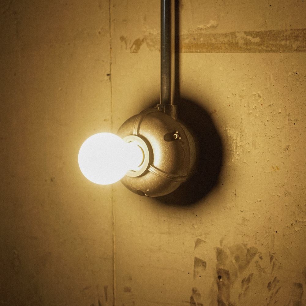 CAST ALUMINUM LAMP