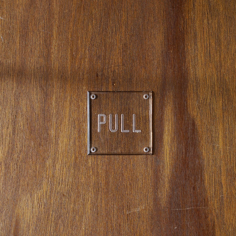 ENGRAVED SIGN PLATE / CLEAR