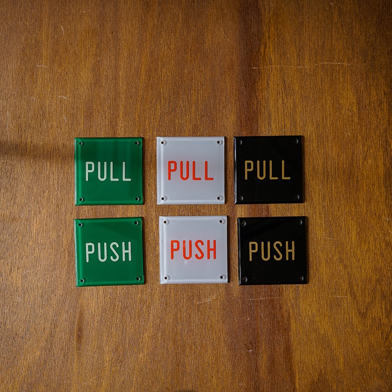 ENGRAVED SIGN PLATE / CLEAR