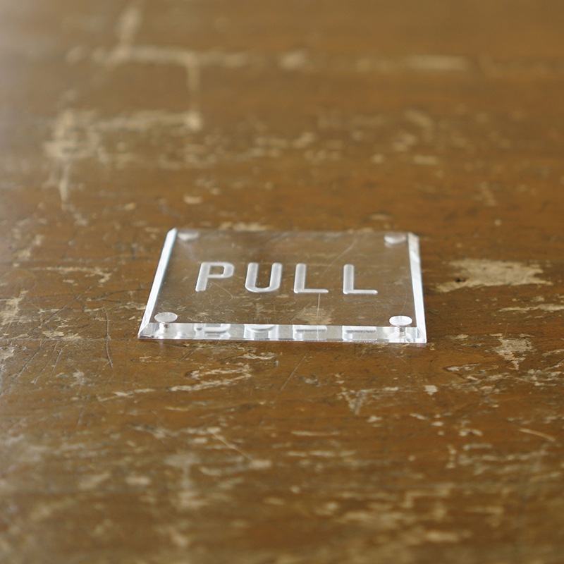 ENGRAVED SIGN PLATE / CLEAR