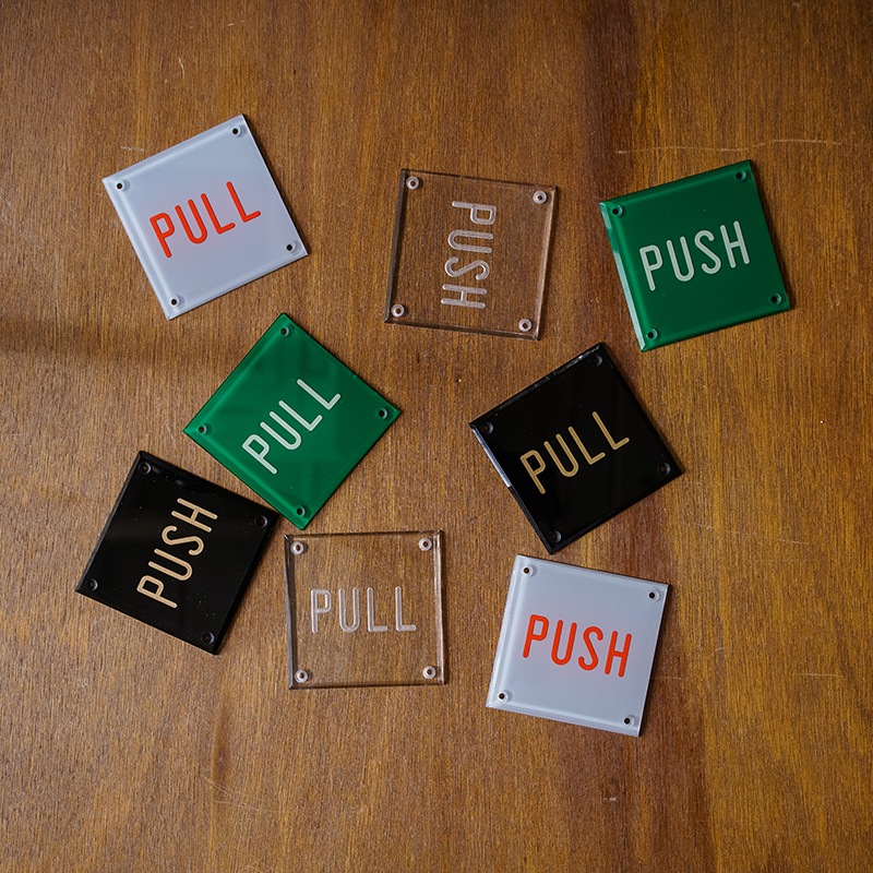 ENGRAVED SIGN PLATE / CLEAR