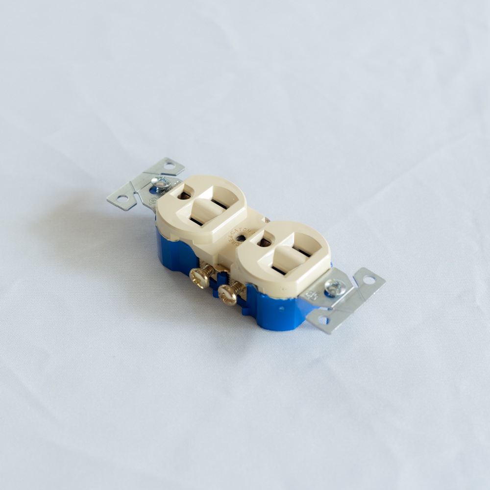 DUPLEX RECEPTACLE