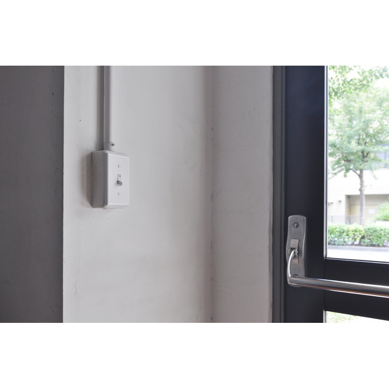 TOGGLE SWITCH PLATE-WHITE