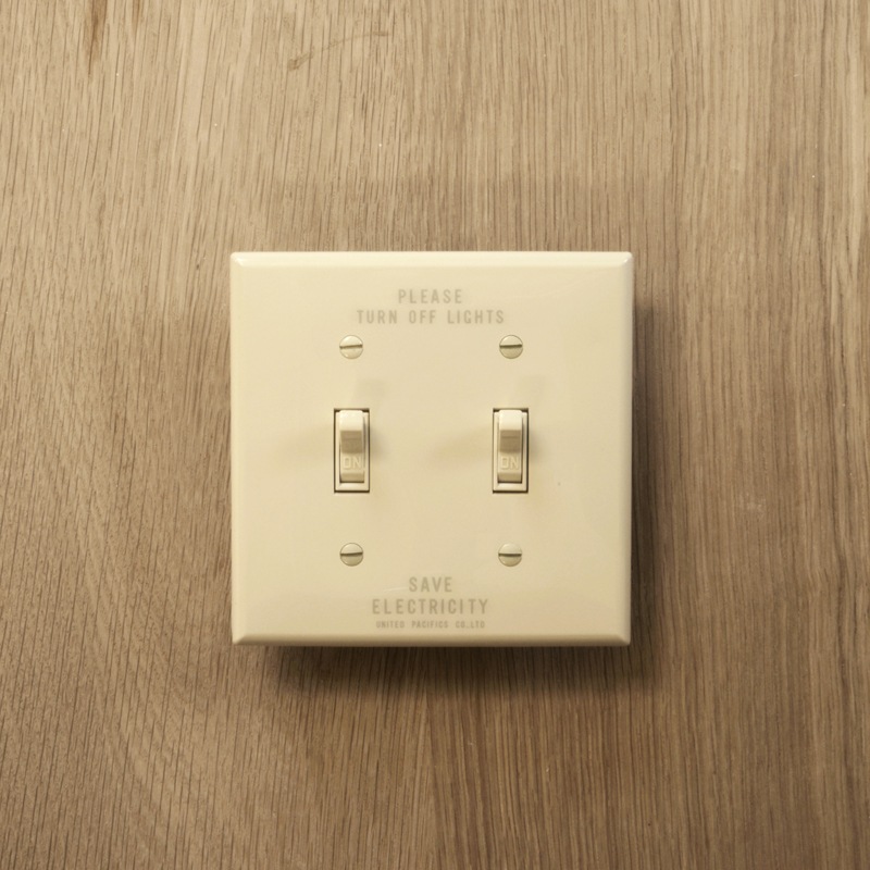 SAVE ENERGY   TOGGLE SWITCH PLATE - IVORY