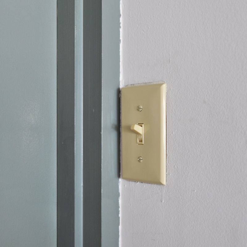 TOGGLE SWITCH PLATE��-��IVORY