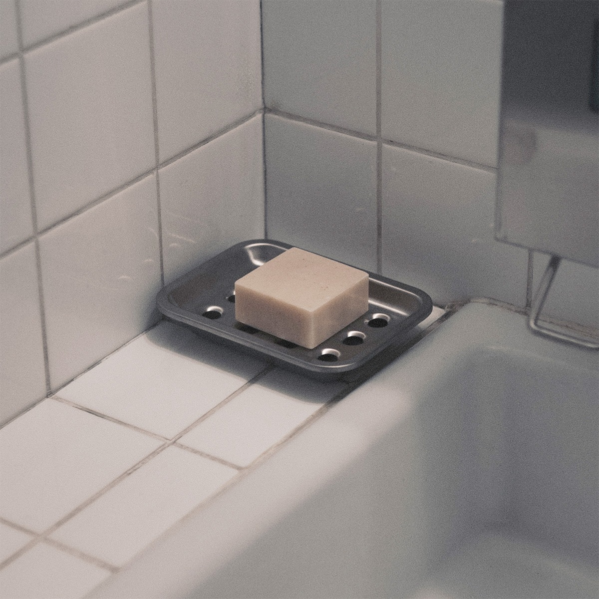 FREE STANDING SOAP DISH