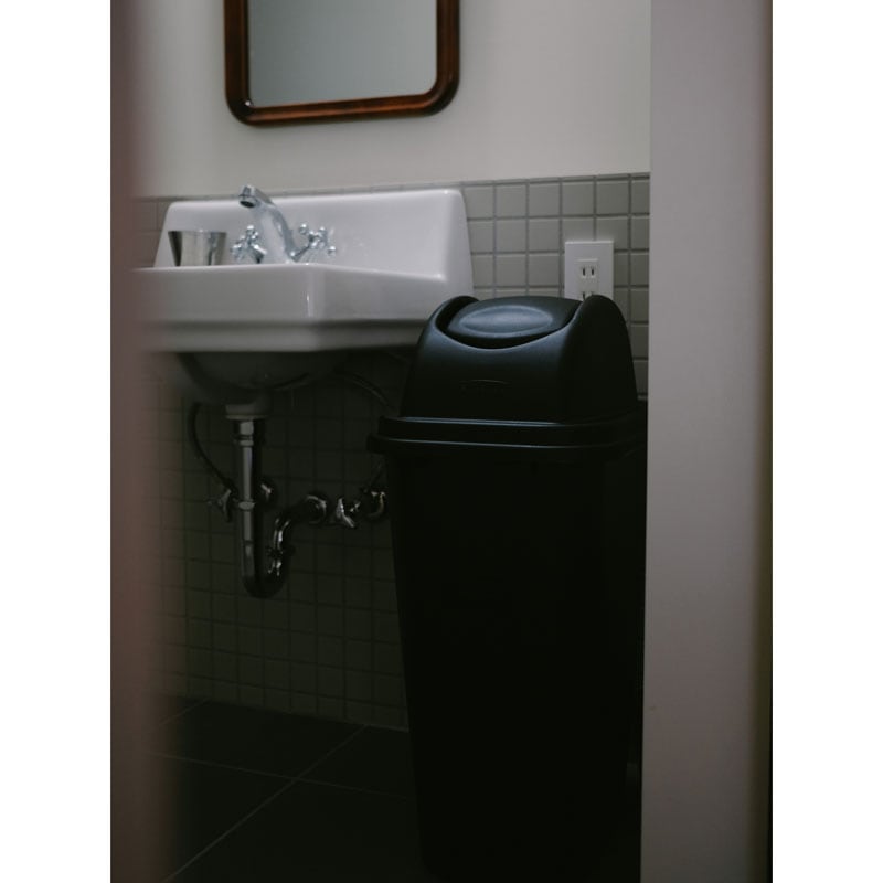 PLASTIC WASTE RECEPTACLE  (L) 39L