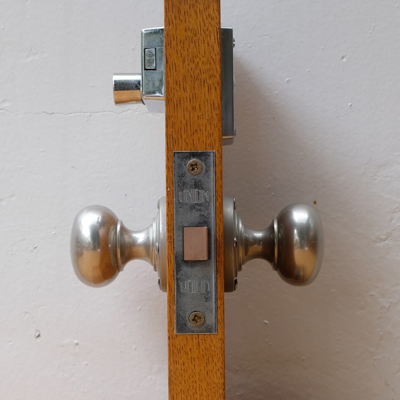 DOOR KNOB - PEARL NICKEL PLATED��SOLID)