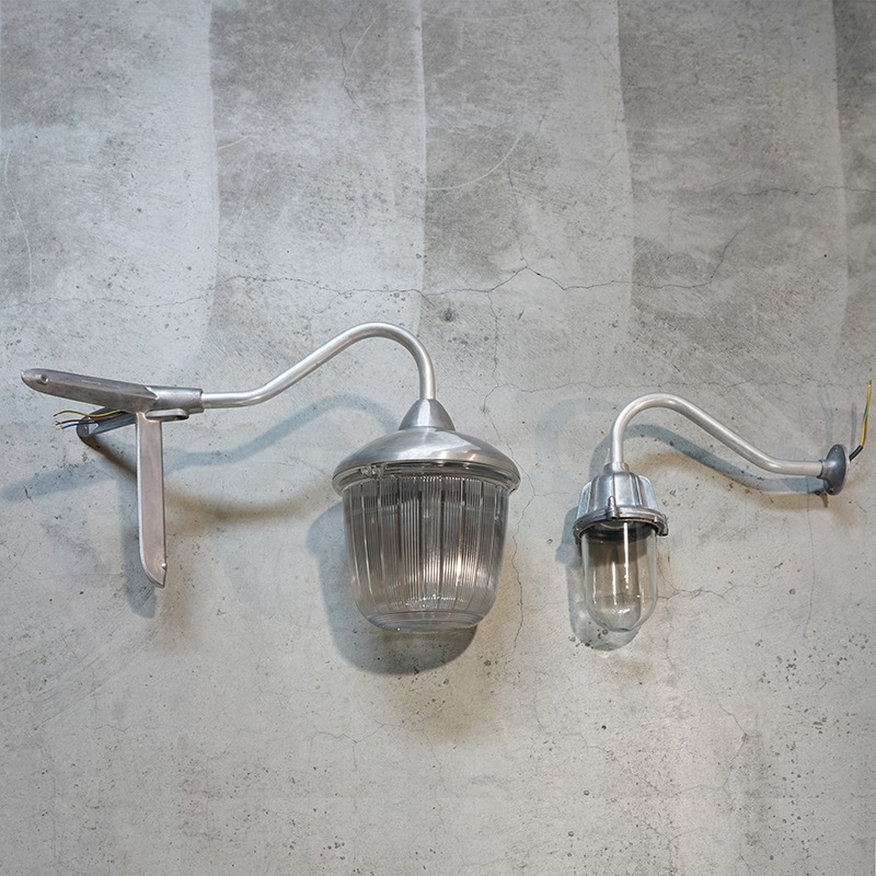 THPG CAST ALUMINIUM LAMP LARGE