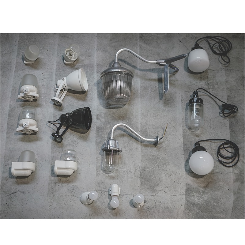 THPG CAST ALUMINIUM LAMP LARGE