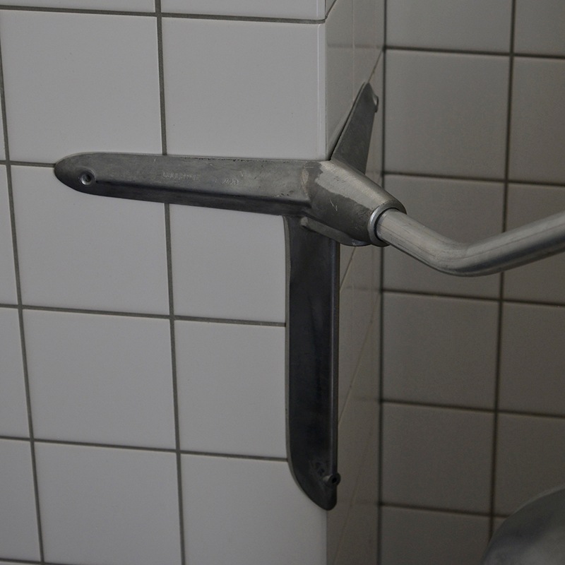 THPG CAST ALUMINIUM LAMP LARGE