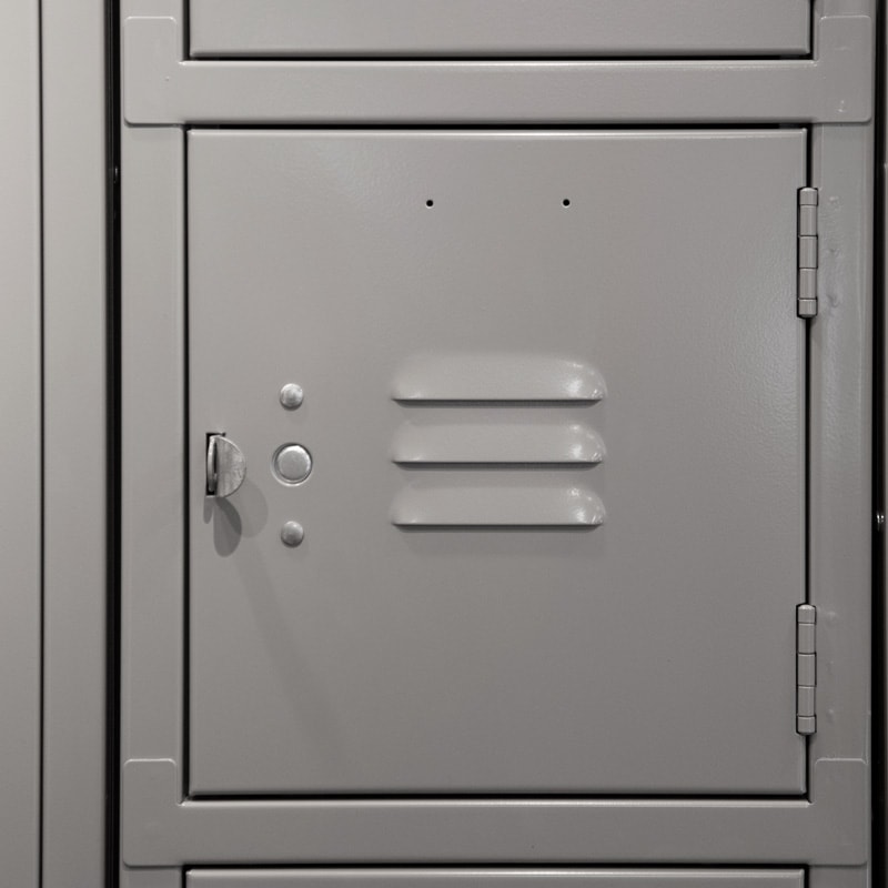 LYON5-TIER LOCKER - LOUVER