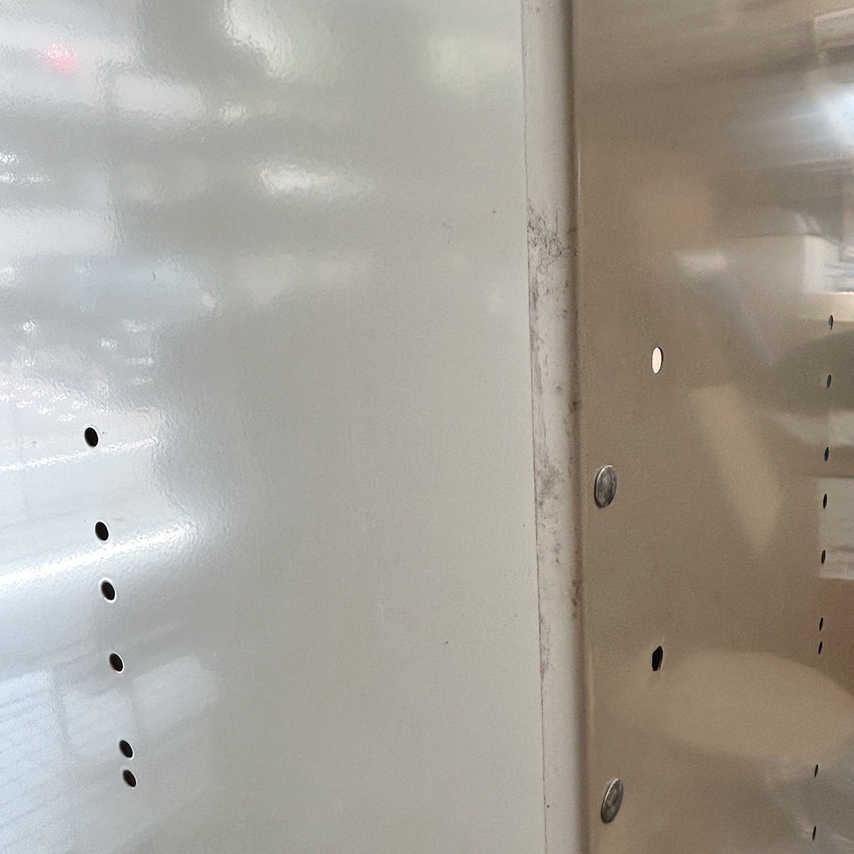 Ÿʡ18" LYON RECESSED HANDLE LOCKER - 2TIER PUTTY WHITE