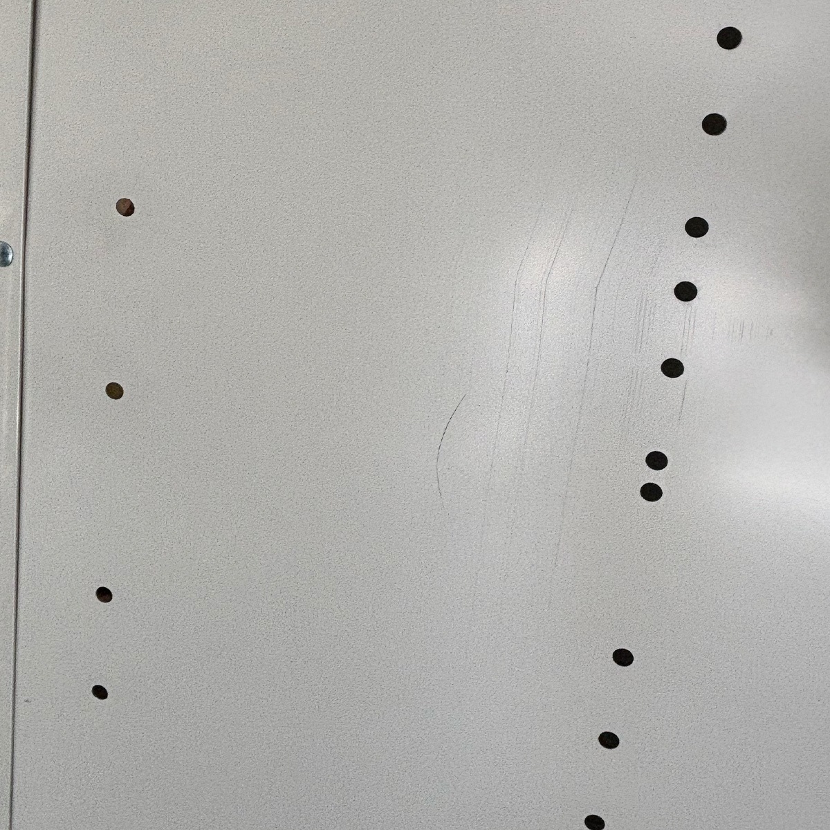 Ÿʡ18" LYON RECESSED HANDLE LOCKER - 2TIER PUTTY WHITE