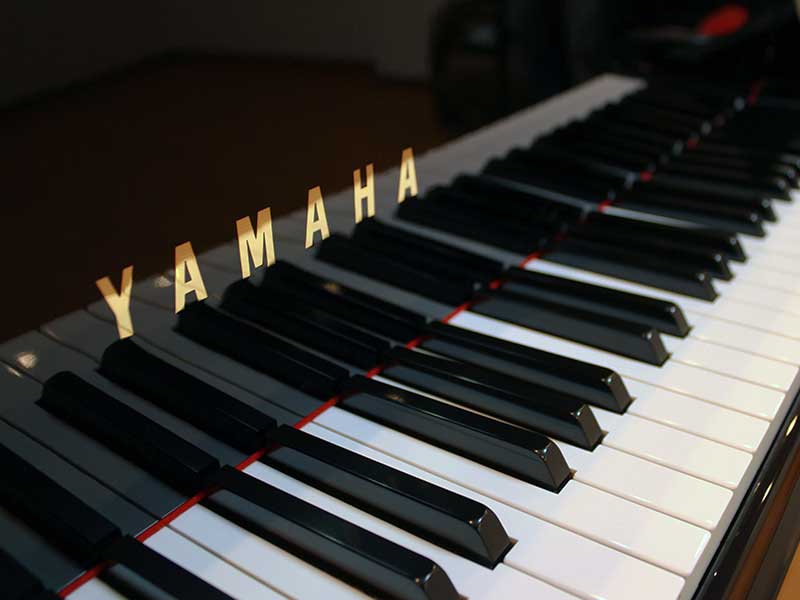 YAMAHA C3