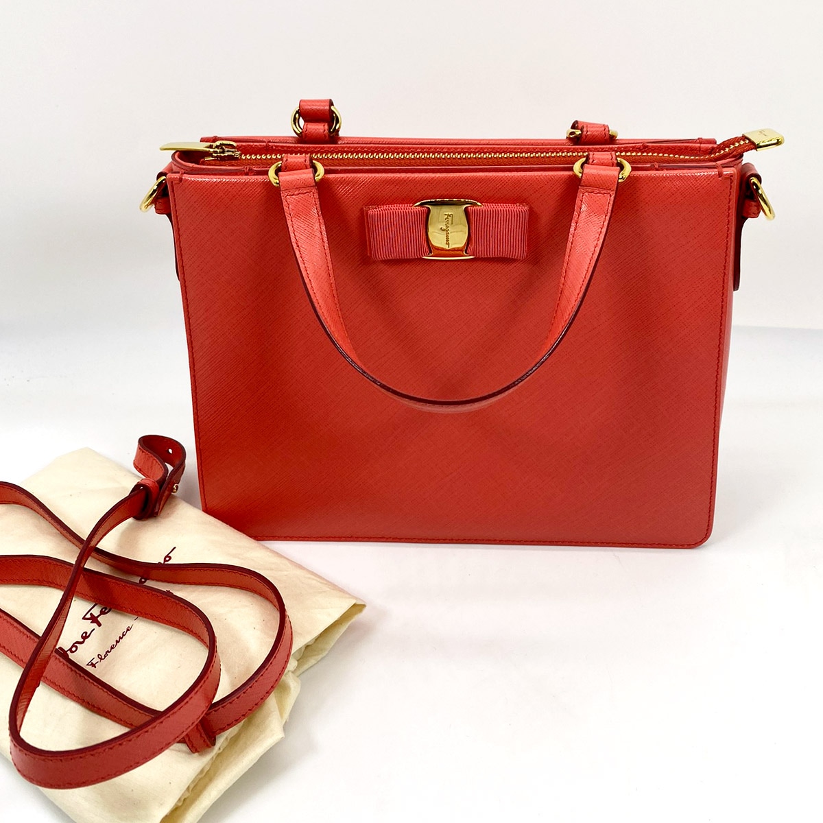 Salvatore Ferragamo ��������ȡ��� �ե��饬�� ���������Хå� �����ֹ桧5676