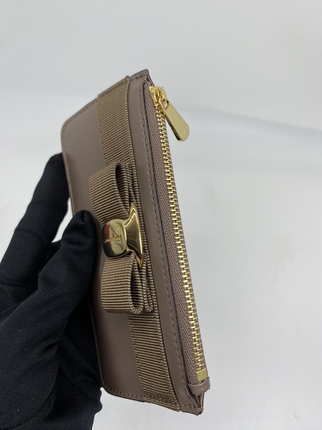 SALVATORE FERRAGAMO ե饬 ե饰ȥ 22E010 ֹ桧7150