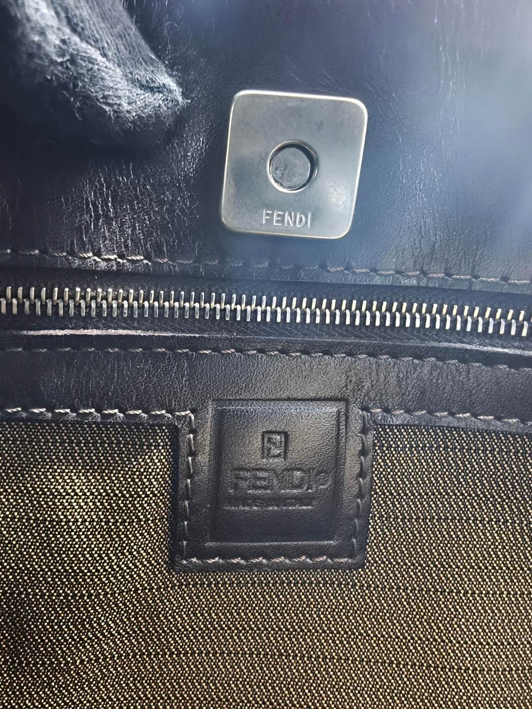 FENDI �ե���ǥ� ���å��� �����Х� ���������Хå� �֥饦�� �����ֹ桧10737