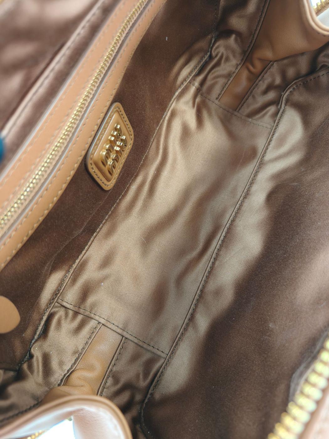 MIU MIU ߥ奦ߥ奦 륫ǥ 쥶 ϥɥХå 顼 ˥å ֹ桧10431