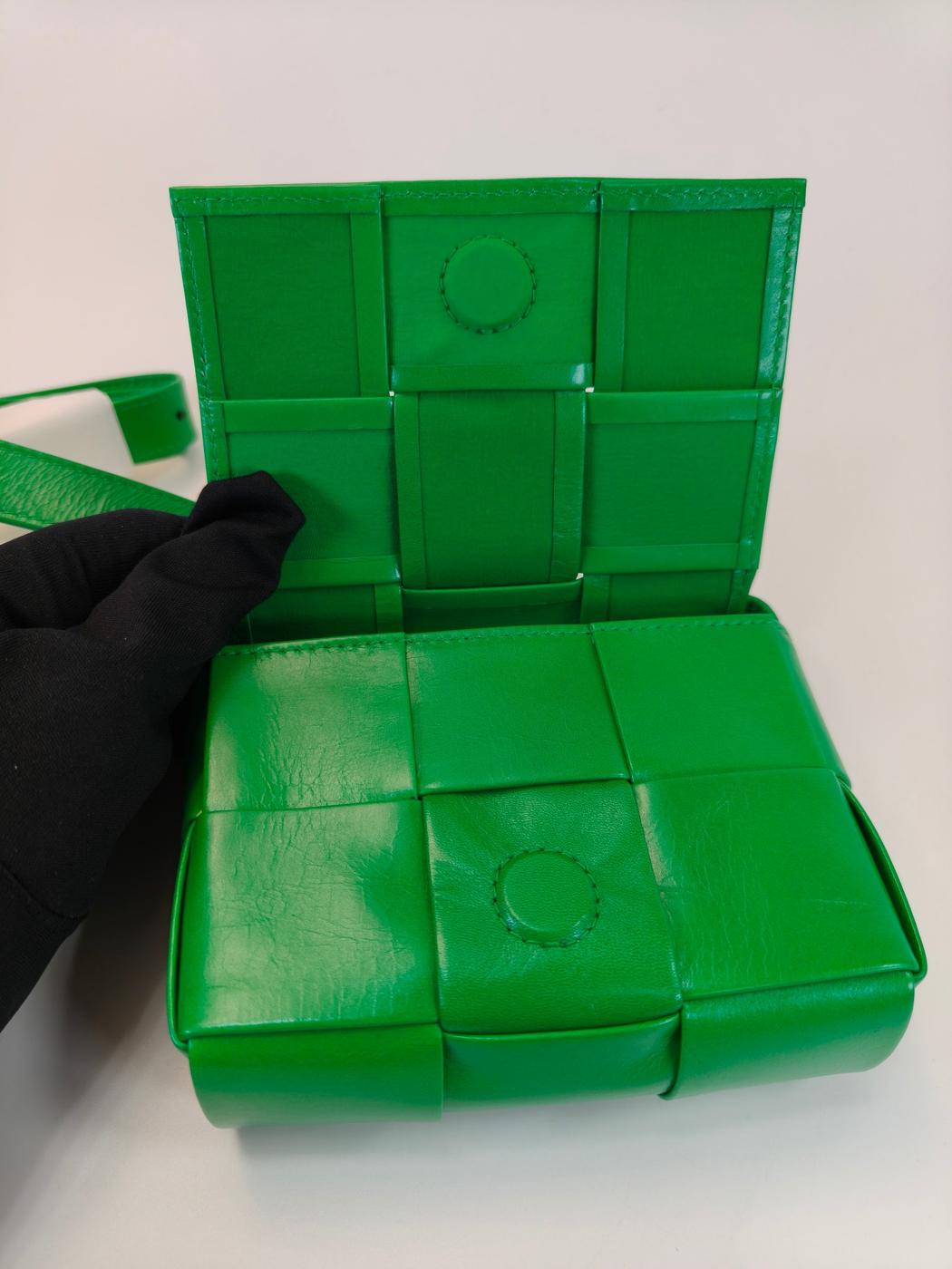 BOTTEGA VENETA �ܥåƥ������ͥ� �ޥ�������ȥ���㡼�� �����ǥ� �����å� ���������Хå� ���꡼�� �����ֹ桧10744