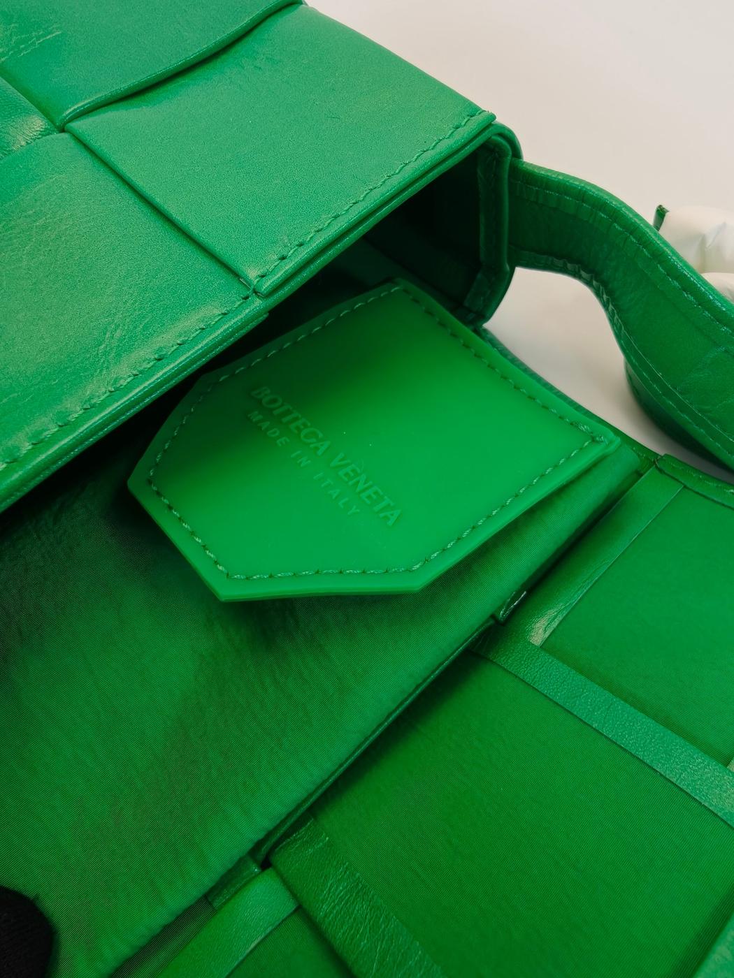 BOTTEGA VENETA �ܥåƥ������ͥ� �ޥ�������ȥ���㡼�� �����ǥ� �����å� ���������Хå� ���꡼�� �����ֹ桧10744