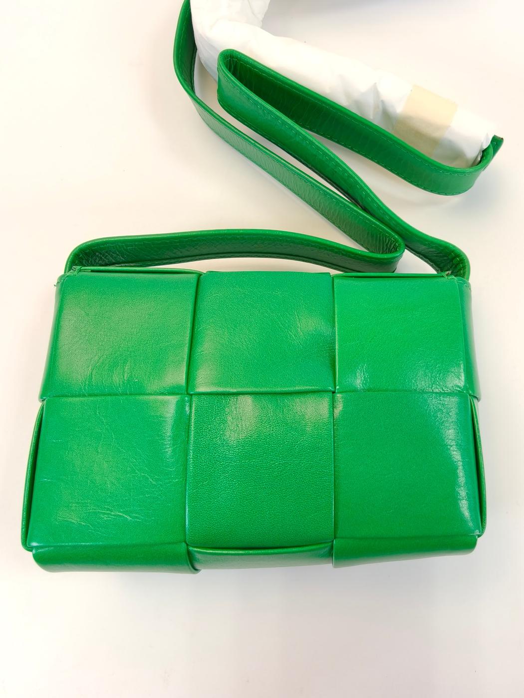 BOTTEGA VENETA �ܥåƥ������ͥ� �ޥ�������ȥ���㡼�� �����ǥ� �����å� ���������Хå� ���꡼�� �����ֹ桧10744