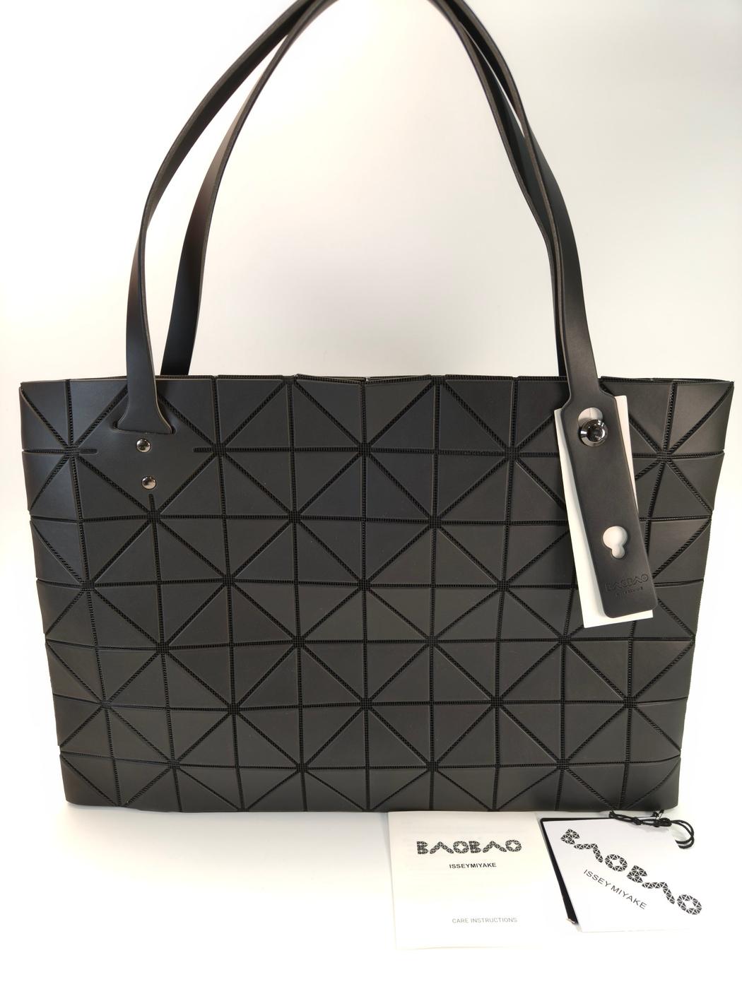 BAOBAO ISSEY MIYAKE トートバッグ　マットブラック BAOBAO ISSEY MIYAKE バオバオ トートバッグ マット ブラック 管理番号