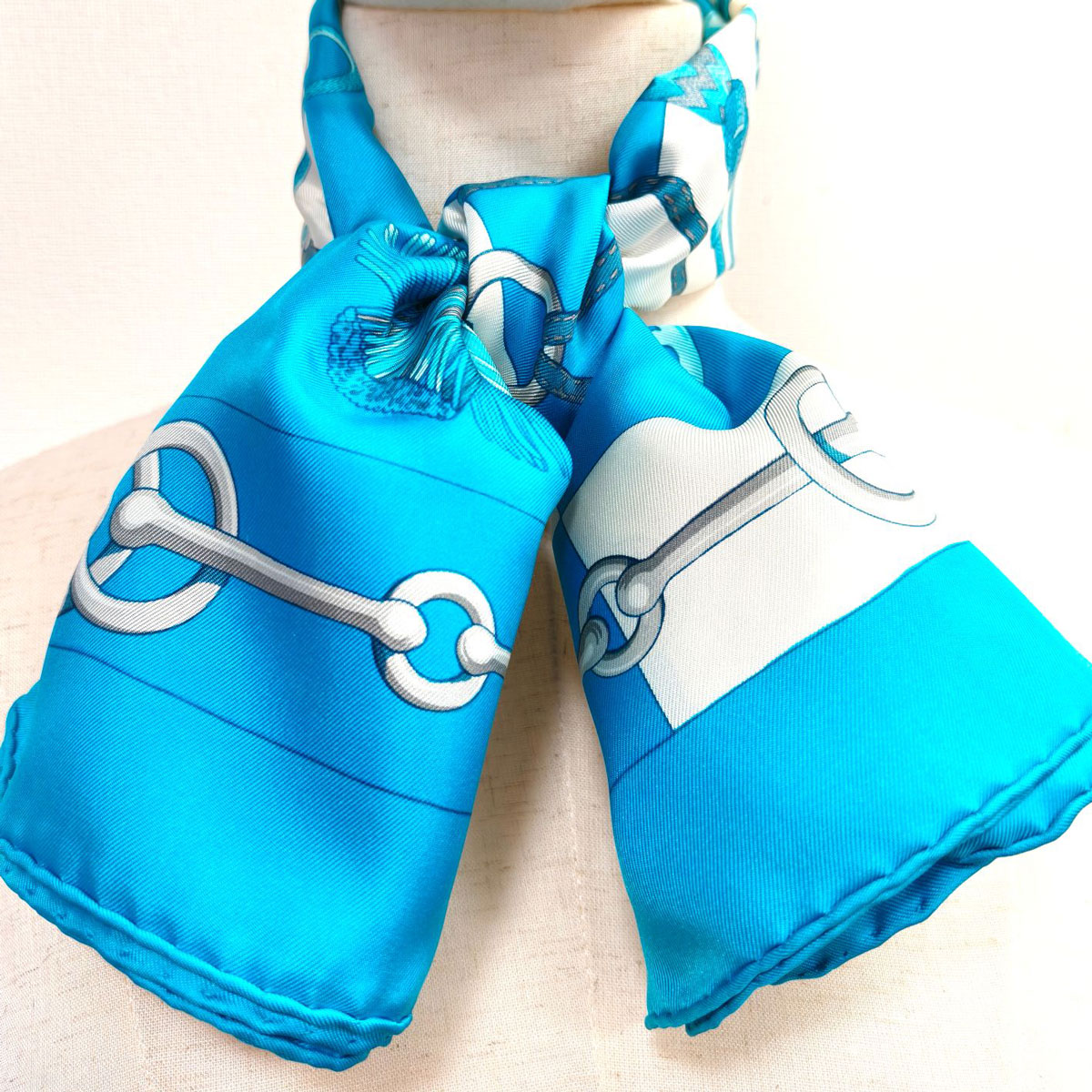 エルメス HERMES エルメス カレ90 クリケティス cliquetis シルク スカーフ 水色