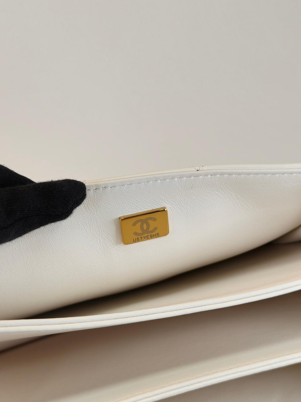 CHANEL ����ͥ� �ޥȥ�å� �ȥåץϥ�ɥ� �������󥷥������Хå� �ۥ磻�� �����ֹ桧10764