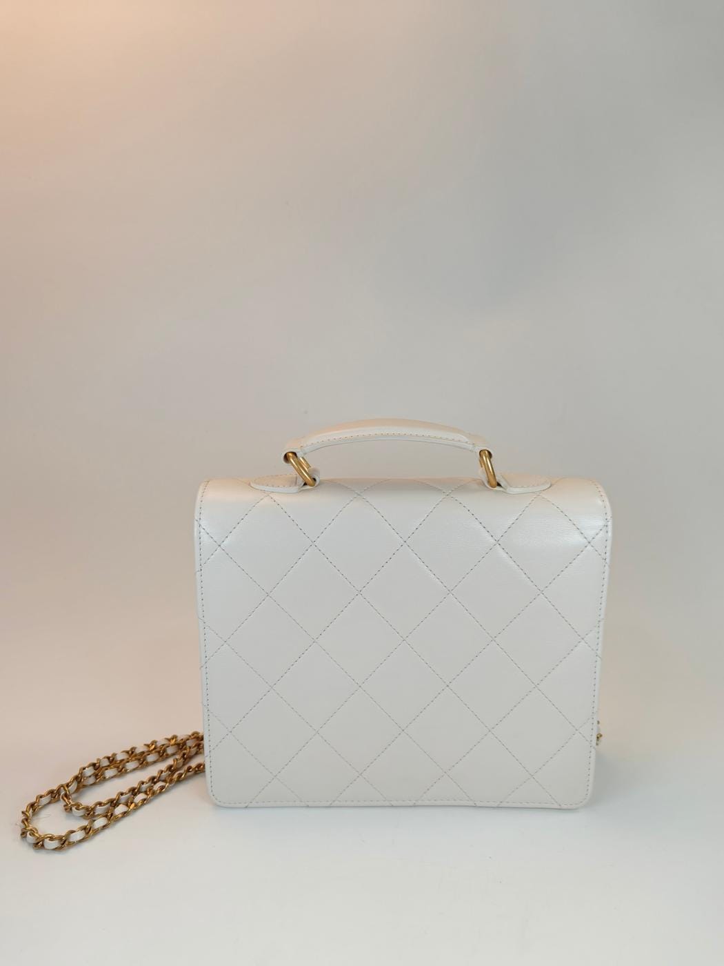 CHANEL ����ͥ� �ޥȥ�å� �ȥåץϥ�ɥ� �������󥷥������Хå� �ۥ磻�� �����ֹ桧10764