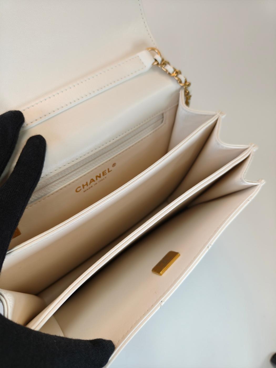 CHANEL ����ͥ� �ޥȥ�å� �ȥåץϥ�ɥ� �������󥷥������Хå� �ۥ磻�� �����ֹ桧10764