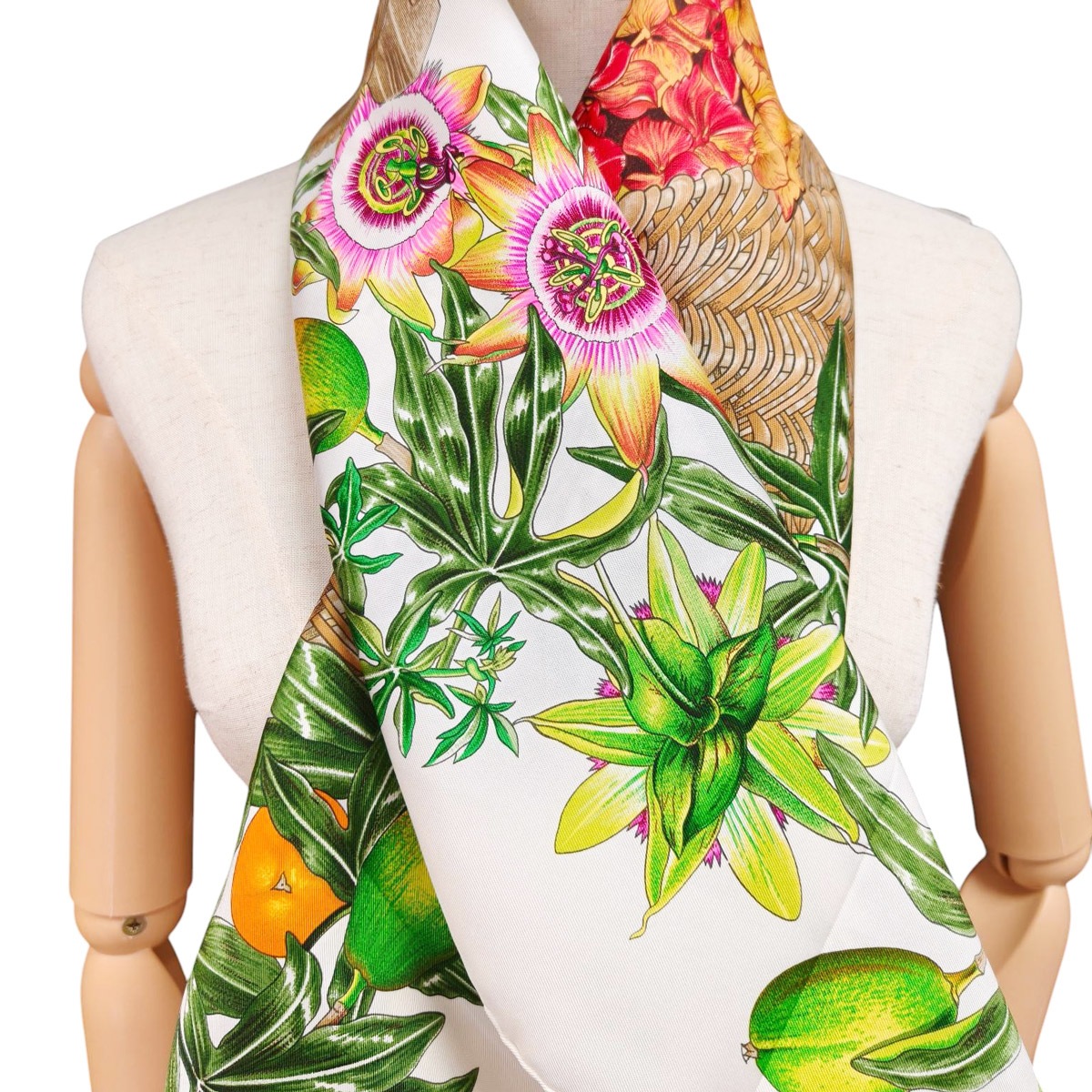 HERMES エルメス カレ90 PASSIFLORES シルク スカーフ ホワイト