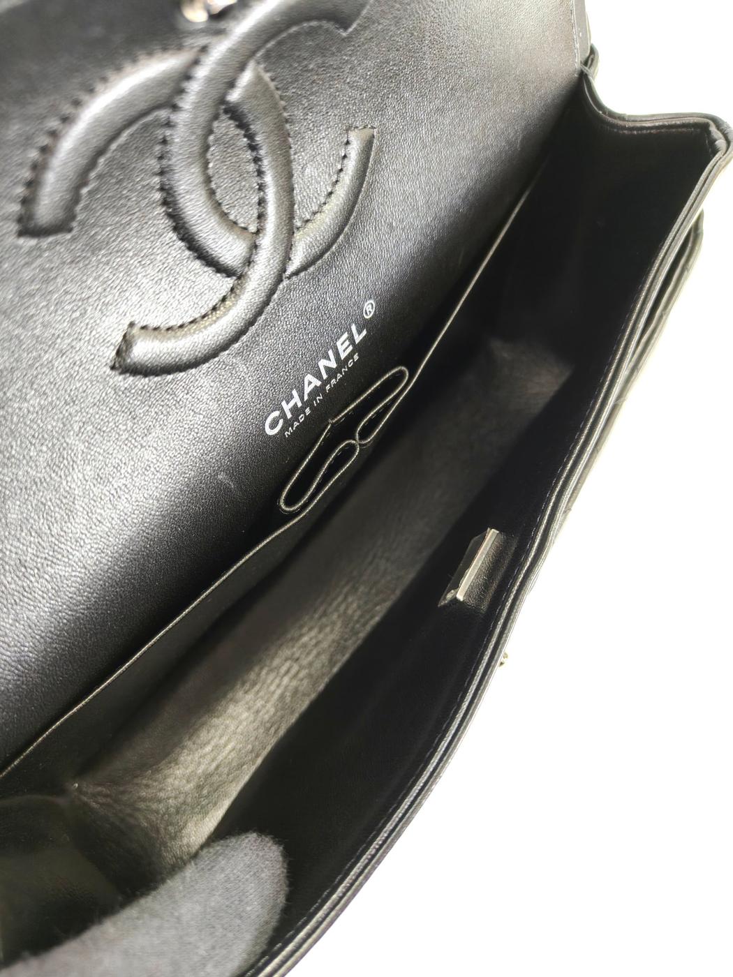 CHANEL ����ͥ� �ޥȥ�å�25 W�ե�å� �������󥷥������Хå� ��ॹ���� �� �����ֹ桧10889