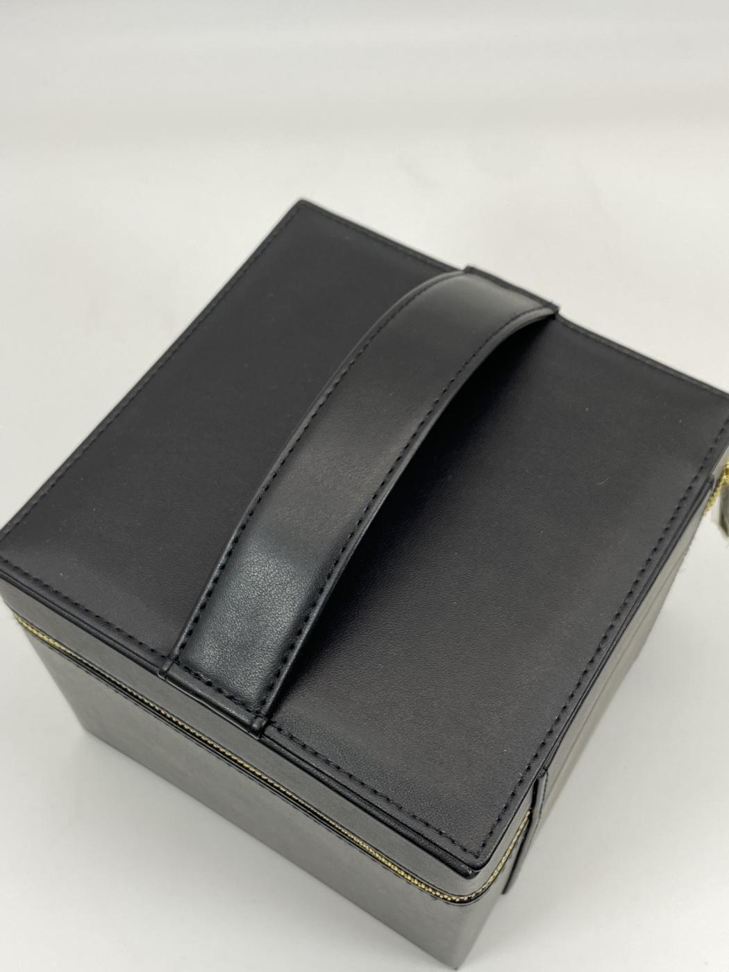 YSL ���������������� �Х˥ƥ��ݡ��� �ᥤ���ܥå��� �Υ٥�ƥ����� �����ֹ桧4811