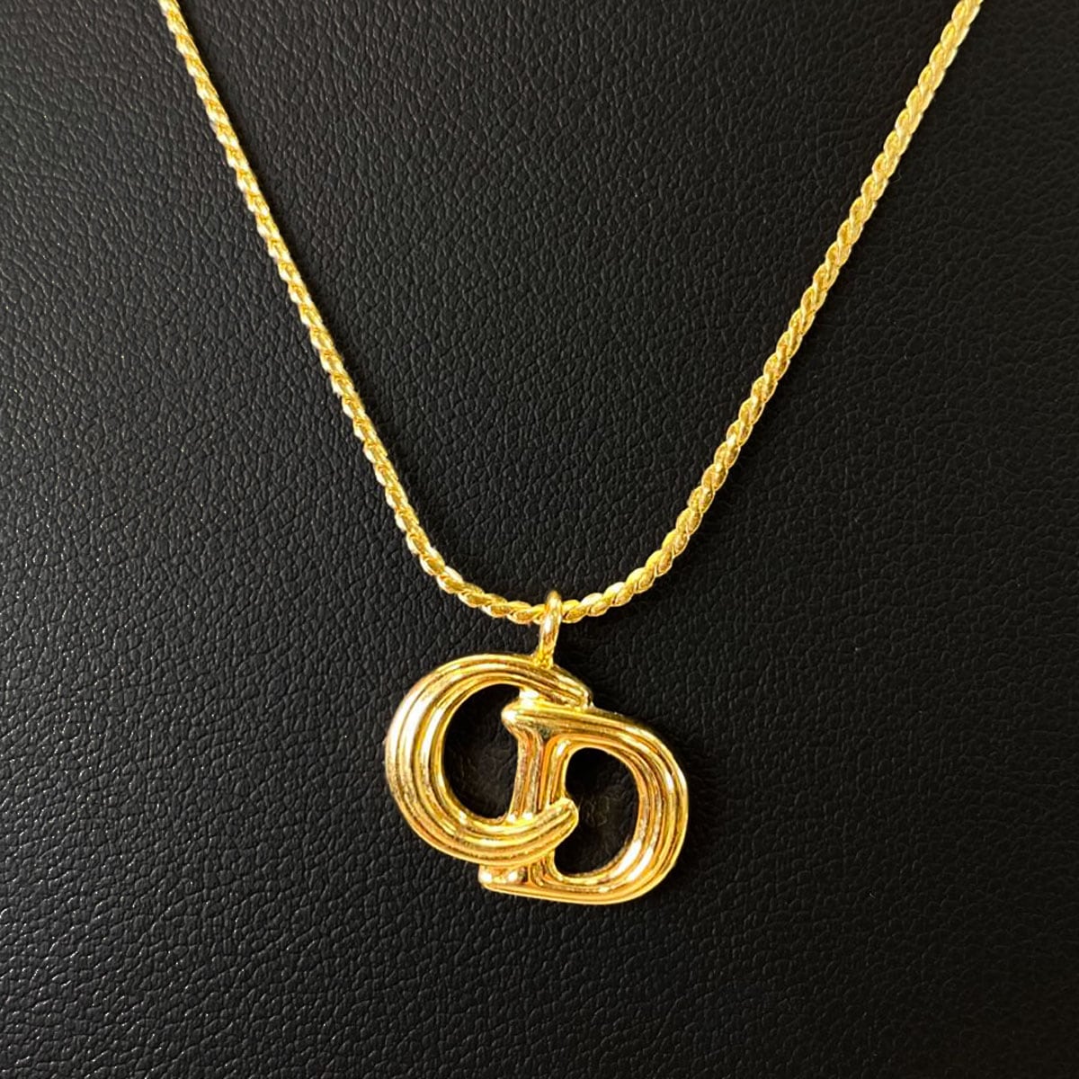Christian Dior クリスチャンディオール ロゴ ネックレス ゴールド
