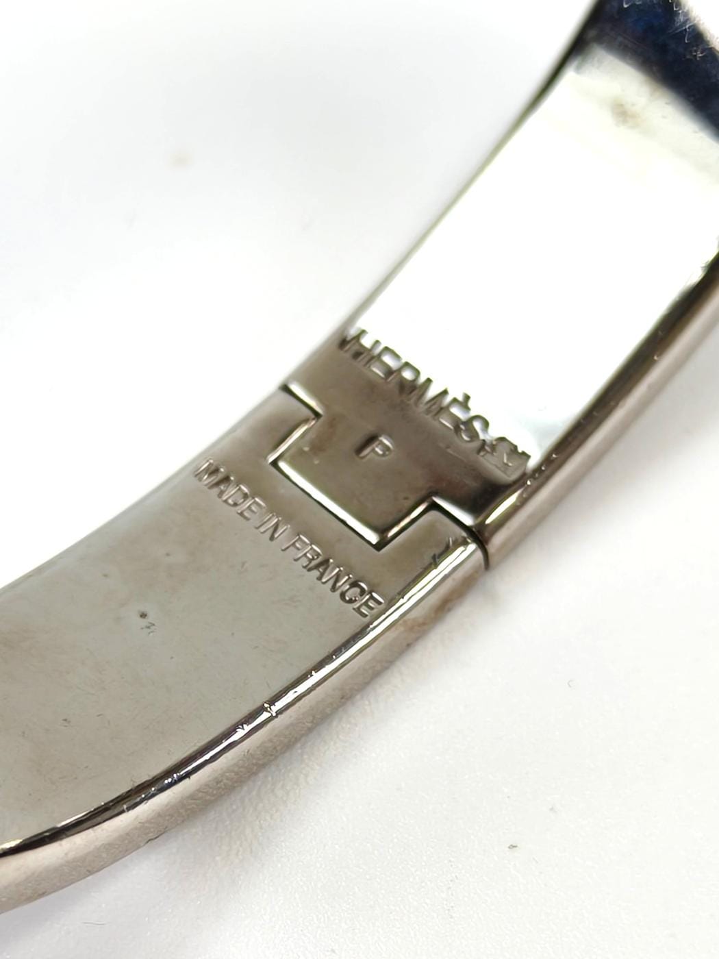 HERMES ����᥹ ����å�H �֥쥹��å� �ۥ磻�ȡߥ��졼 �����ֹ桧11410
