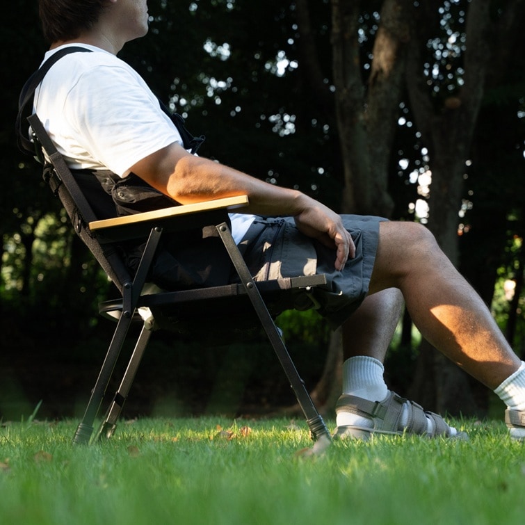 軽くて丈夫、なのに座り心地抜群。<br>
長時間座っても疲れにくい設計で、<br>
キャンプやピクニックをより快適に楽しめます。