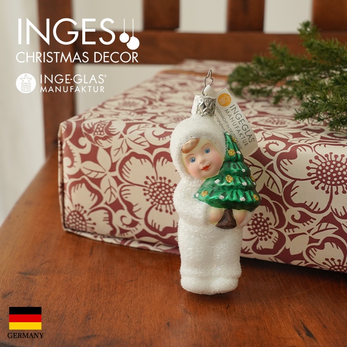 クリスマスツリー オーナメント ドイツ INGE-GLAS MANUFAKTUR（インゲ・グラス）ガラス ［雪のこどもたち］ ツリーを持ったこども 10.5cm _[100368]  s60