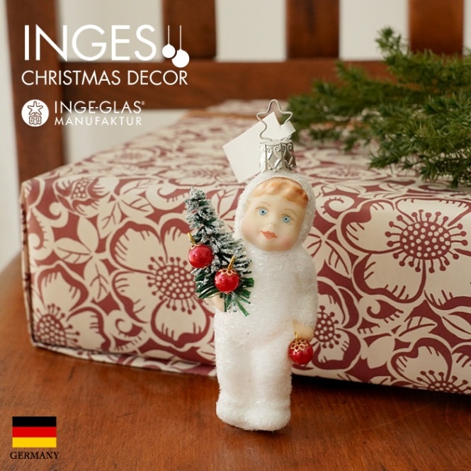 クリスマスツリー オーナメント ドイツ INGE-GLAS MANUFAKTUR（インゲ・グラス）［雪のこどもたち］ ツリーとオーナメントを持ったこども 10cm _[100370]  s60
