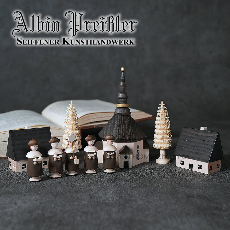 【140039】 クリスマスツリー オーナメント ドイツ Albin Preissler (アルビン・プライスラー) ザイフェン村の聖歌隊 教会と家とツリー つば広帽子