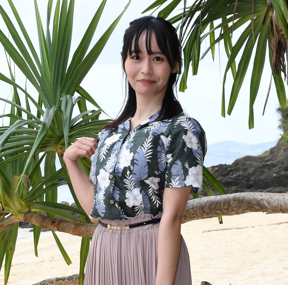 EM1183　レディース　＜ストハイビ柄＞　スキッパー　半袖