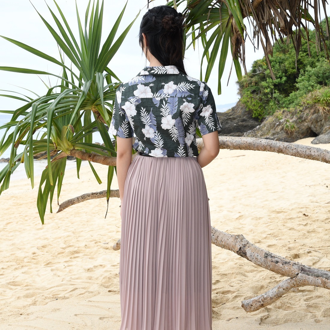 EM1183　レディース　＜ストハイビ柄＞　スキッパー　半袖