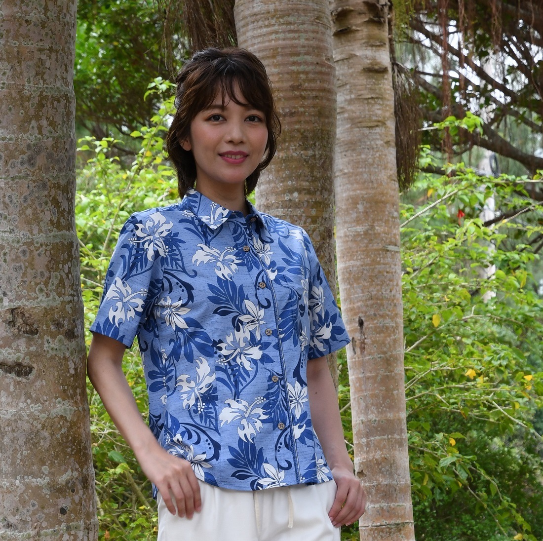 EM1184　レディース　＜ストアロハ柄＞　シャツカラー　半袖