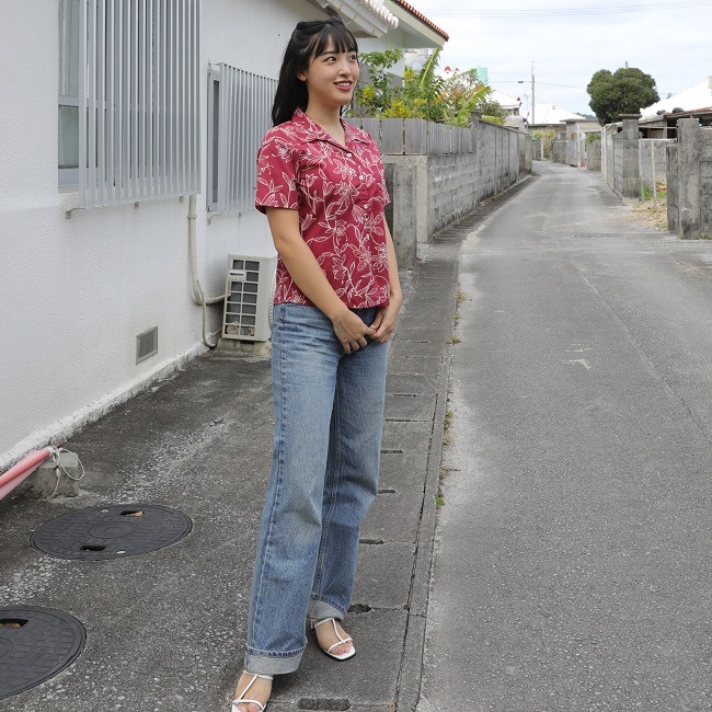 OK1149　レディース　＜テッポウユリ柄＞　スキッパー半袖