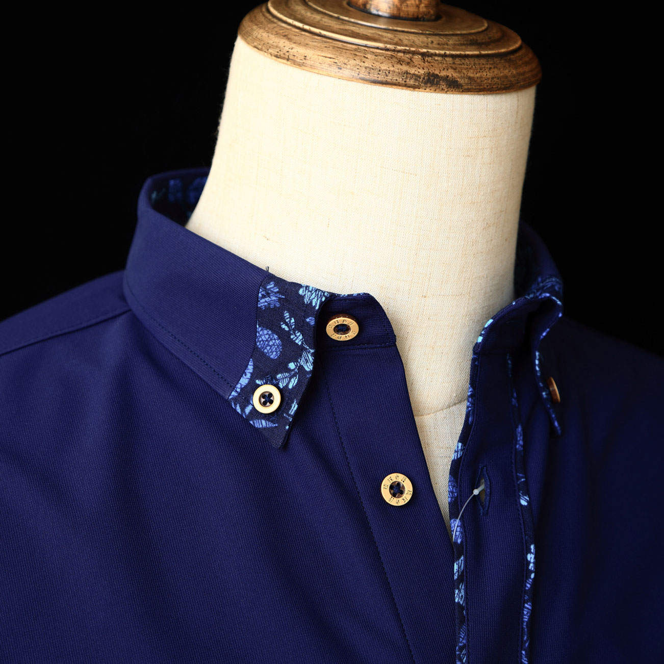 R1903　琉球物語　メンズ　＜小花柄使い＞　ボタンダウン　長袖