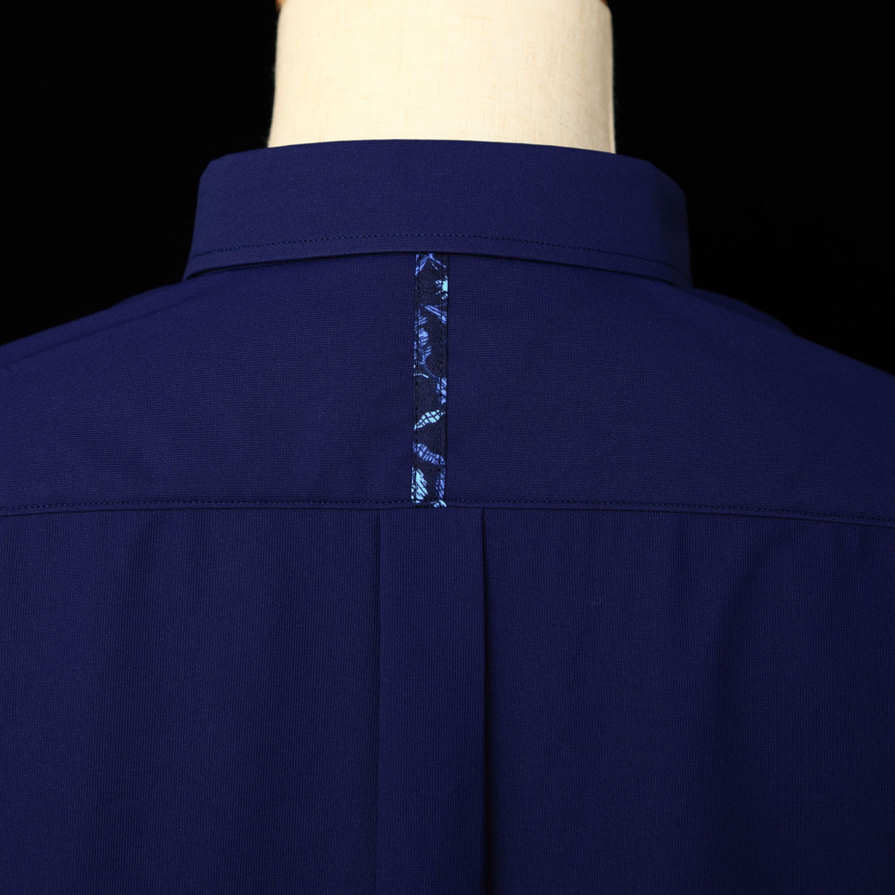 R1903　琉球物語　メンズ　＜小花柄使い＞　ボタンダウン　長袖