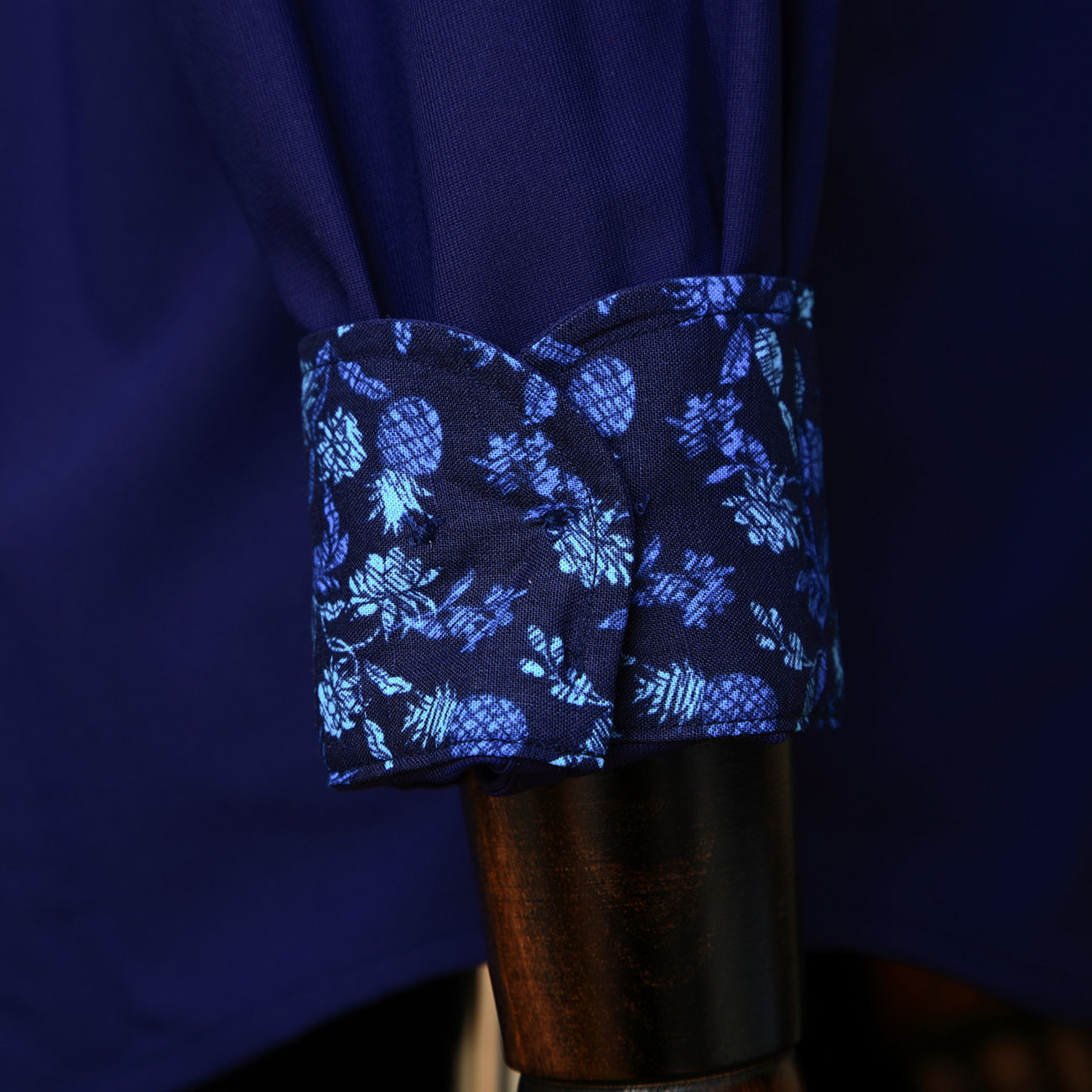 R1903　琉球物語　メンズ　＜小花柄使い＞　ボタンダウン　長袖