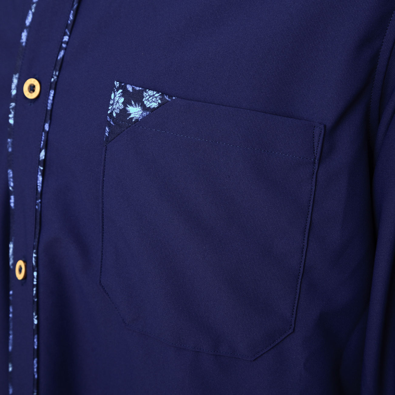 R1903　琉球物語　メンズ　＜小花柄使い＞　ボタンダウン　長袖