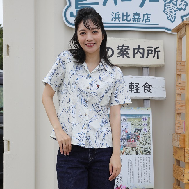 G1170　レディース　＜ハイビ・月桃柄＞　スキッパー半袖