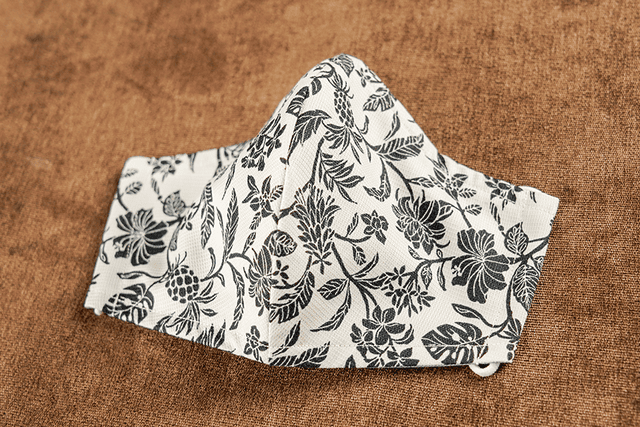 クレンゼ加工　洗える布マスク　＜デイゴ・ハイビ小柄＞　スモールサイズ【オフ／クロ】